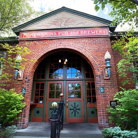 Mcmenamins Old St. Francis School Hotel Bend Eksteriør billede