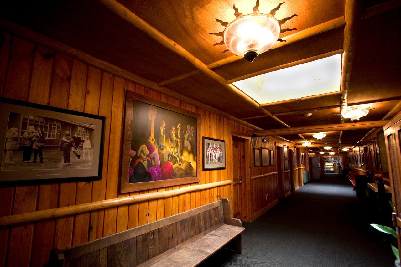 Mcmenamins Old St. Francis School Hotel Bend Eksteriør billede