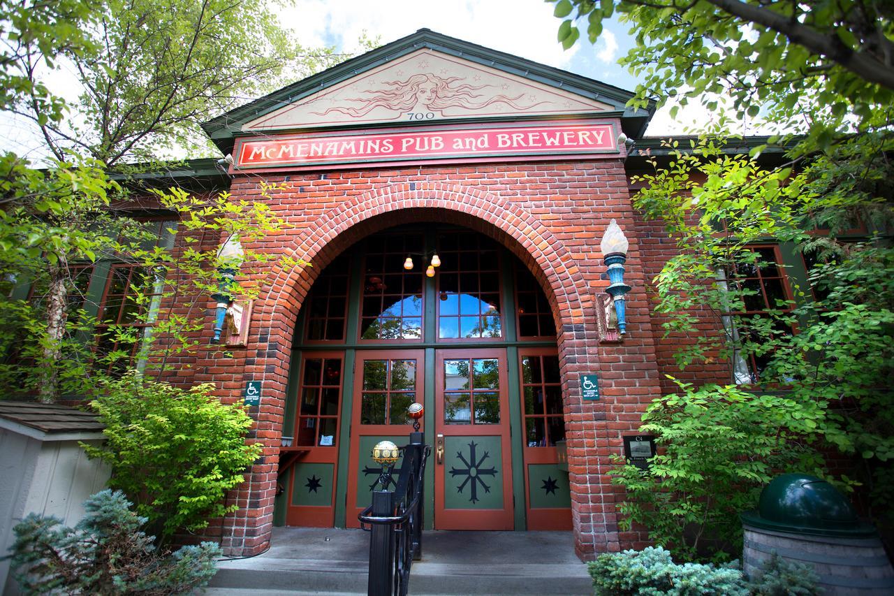 Mcmenamins Old St. Francis School Hotel Bend Eksteriør billede