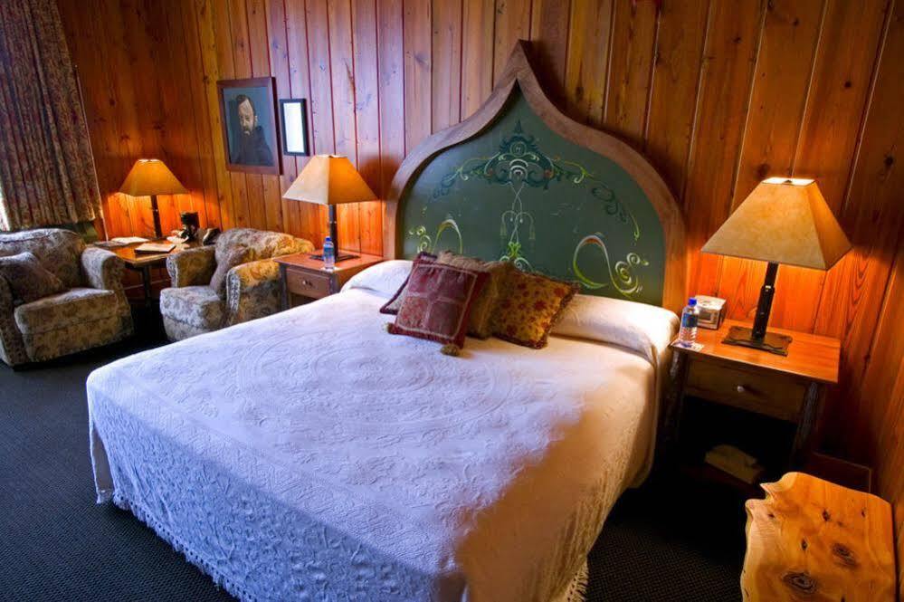 Mcmenamins Old St. Francis School Hotel Bend Eksteriør billede